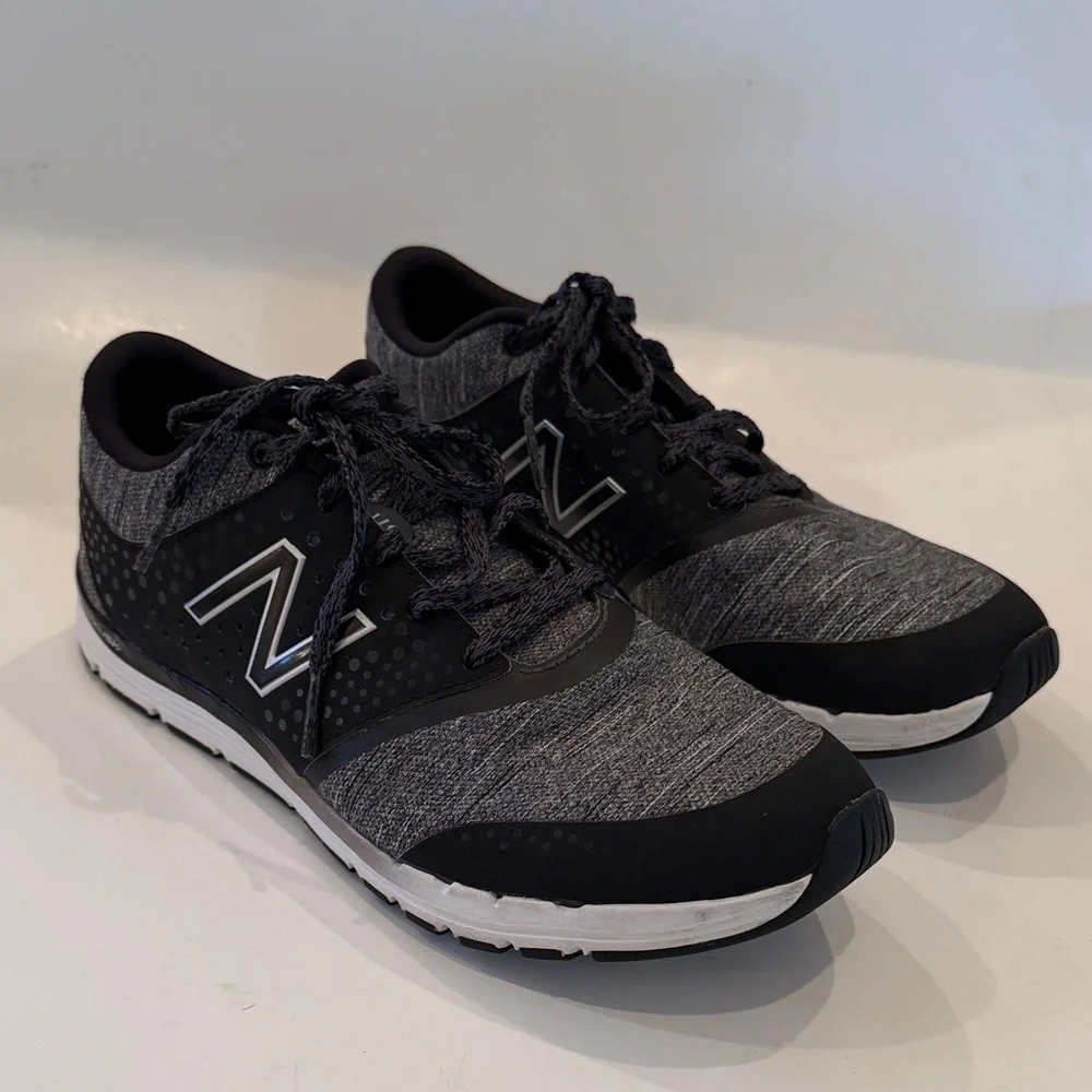 New Balance Black & Gray Knit Running Shoes Size 9